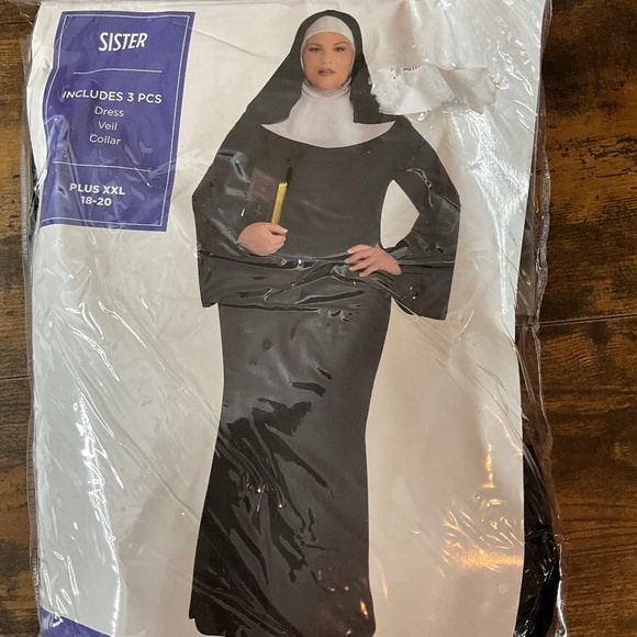 WOMEN’S NUN HALLOWEEN COSTUME - Picture 1 of 6